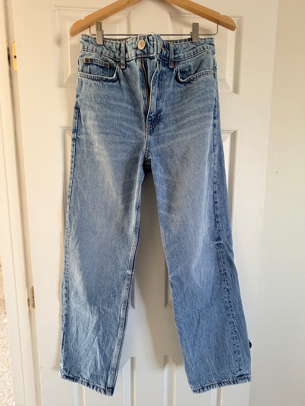 Zara High Waisted Mom Fit Jeans Size 6
